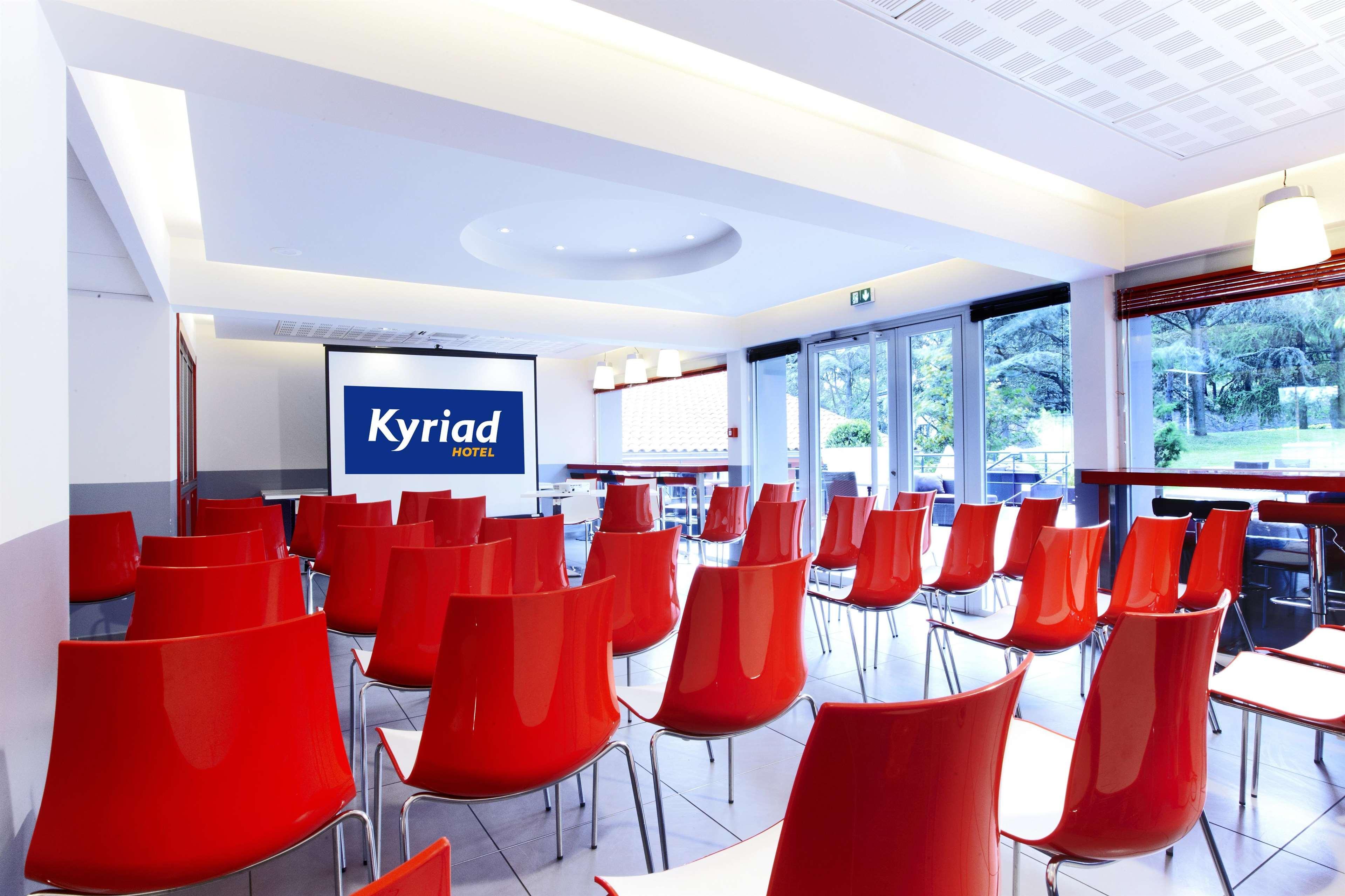Kyriad Lyon Sud Sainte Foy Bagian luar foto